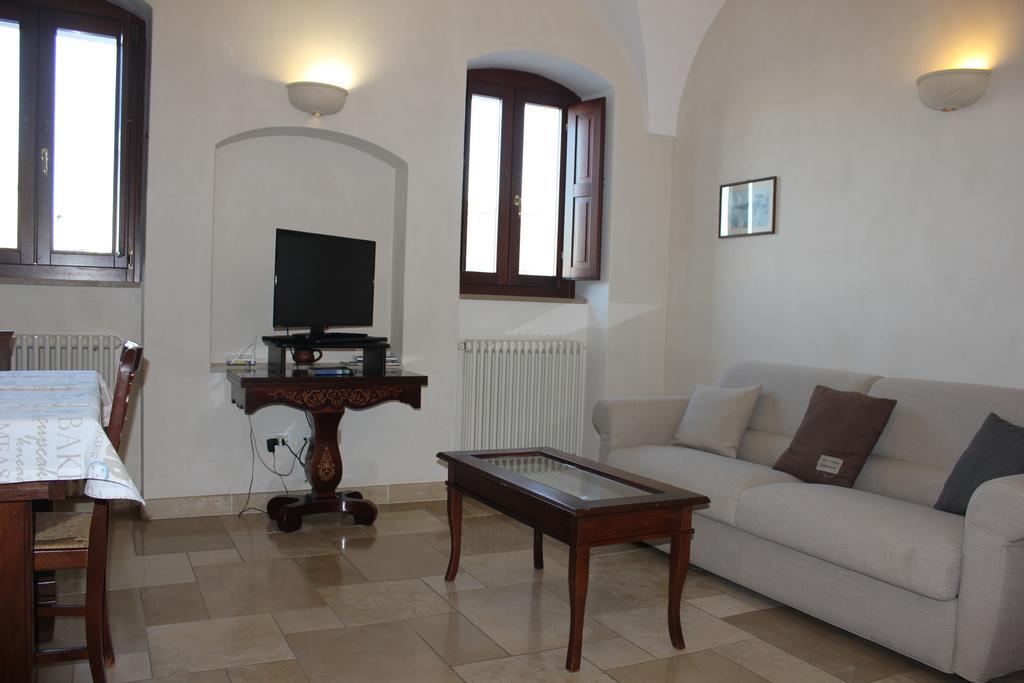 Palazzo Dei Gesuiti Монополи Экстерьер фото